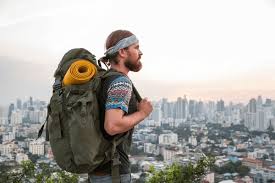 Packbacker homme aventurier en Thailande