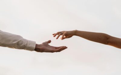 Relation à distance : asymétrie invisible entre feu féminin et silence masculin